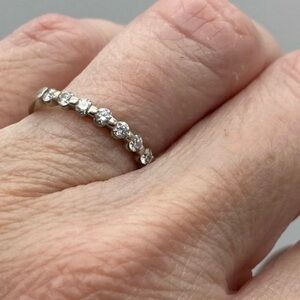 14k White Gold Natural Round Brilliant Cut Diamond Band Ring - Retail $1500